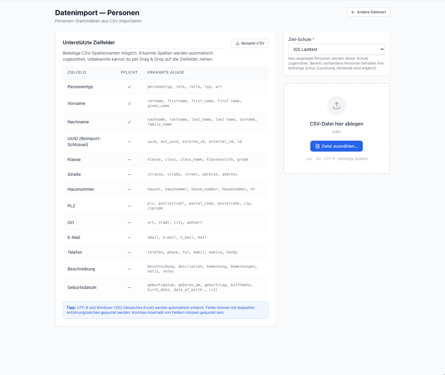 Datenimport für Personen mit Übersicht der unterstützten Zielfelder, Beispiel-CSV und Drop-Zone für den Upload
